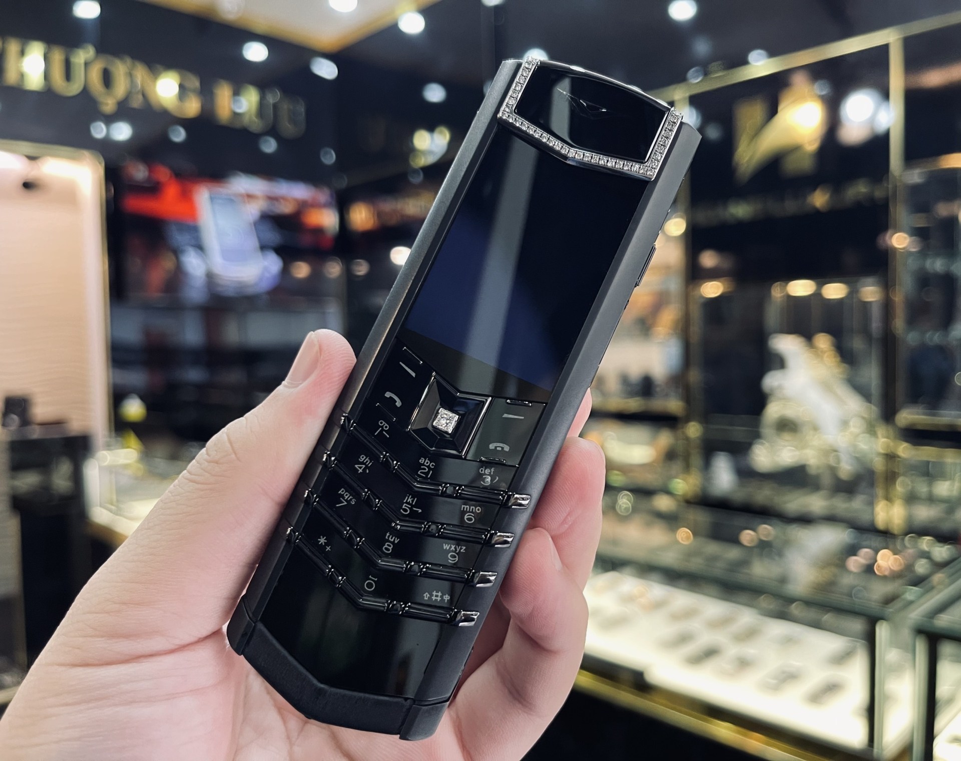 Vertu Signature S Pure Black điểm kim