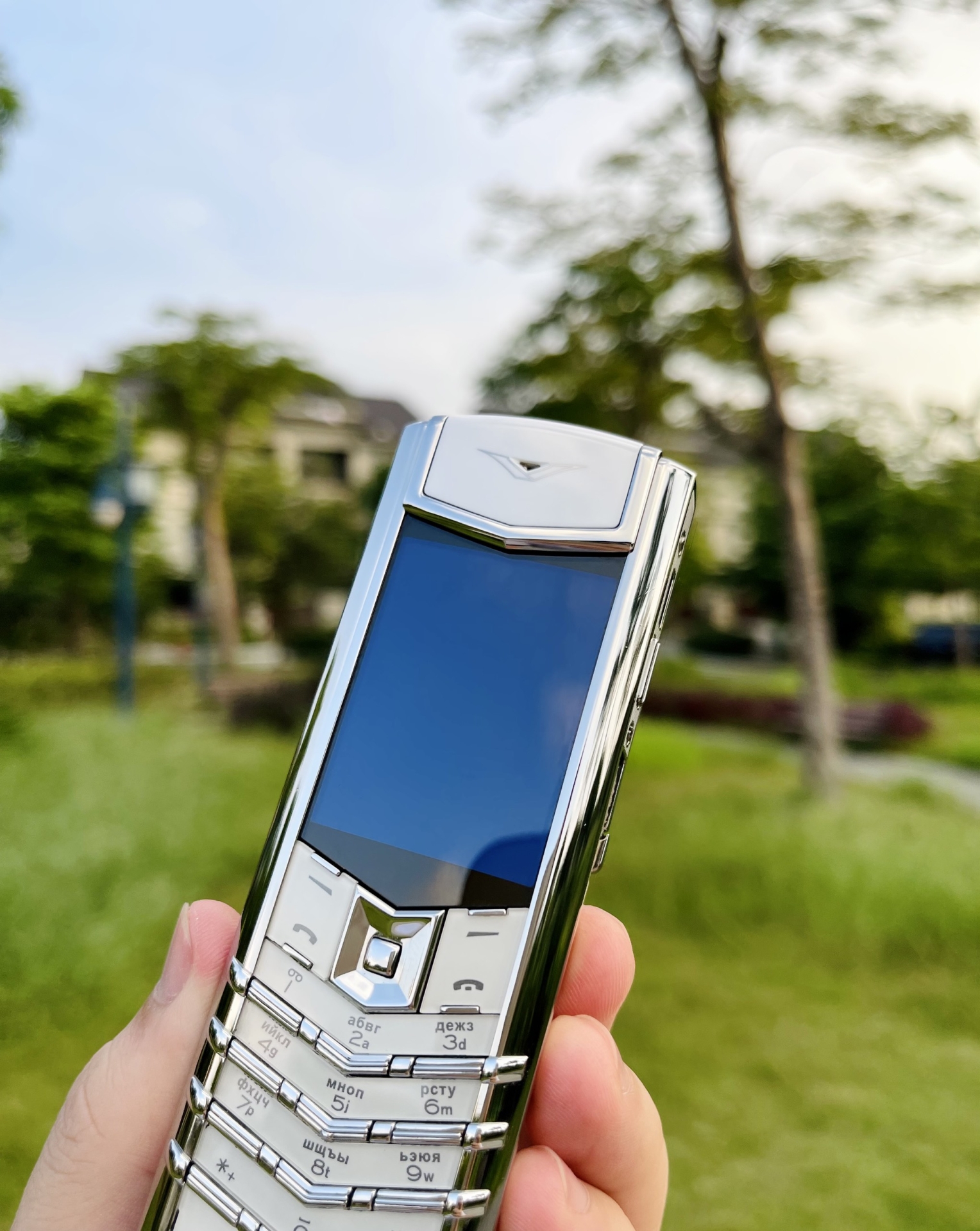 Vertu Signature S Pure White Alligator