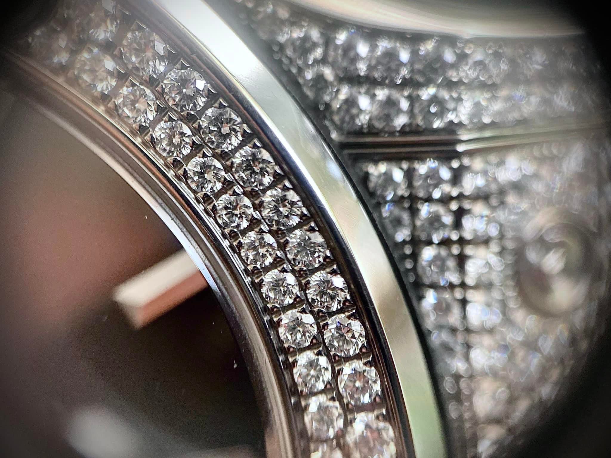 Hublot Classic Fusion Titanium Diamonds 38mm vỏ bằng titan gắn 228 vi&ecirc;n kim cương