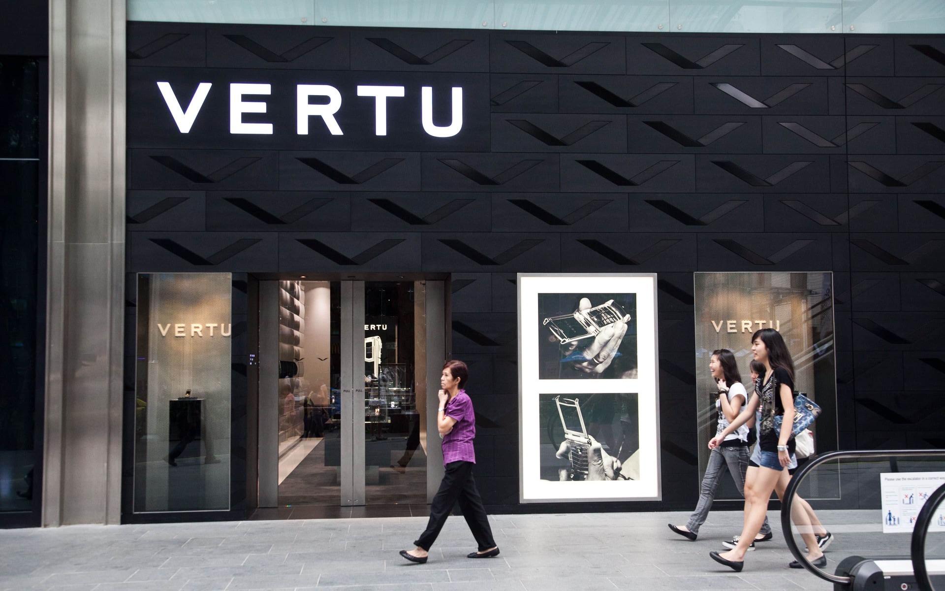 SỰ RA ĐỜI CỦA THƯƠNG HIỆU VERTU