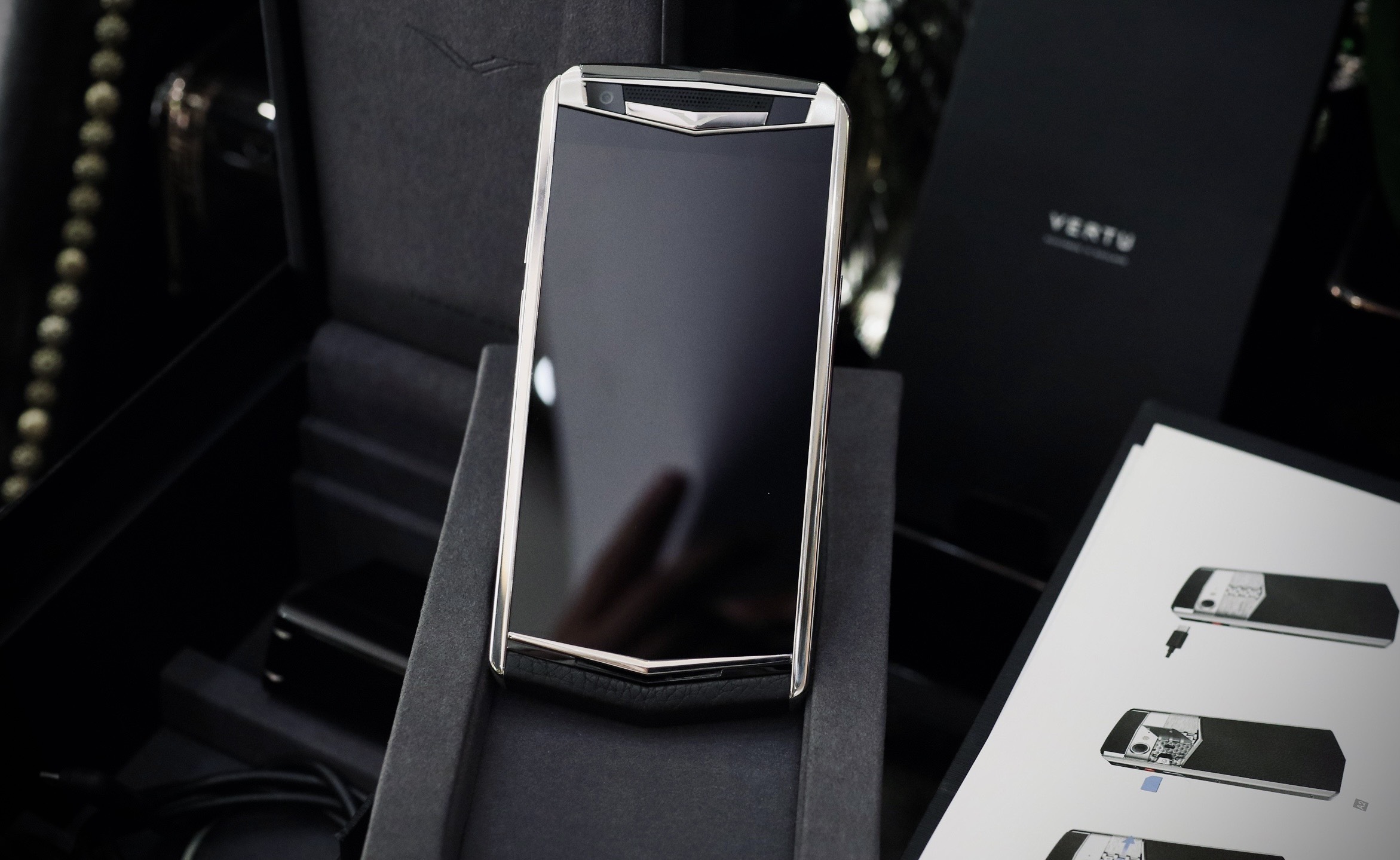 Vertu Aster P Black giá 88 triệu đồng