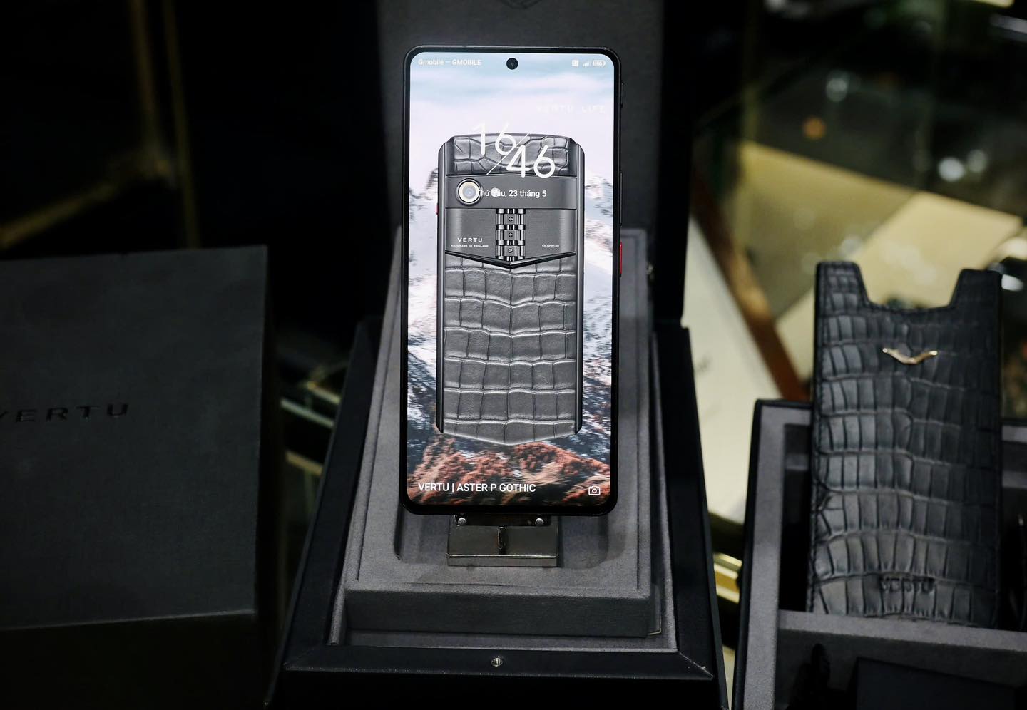 MÀN HÌNH AMOLED BỌC ĐÁ SAPPHIRE SANG TRỌNG