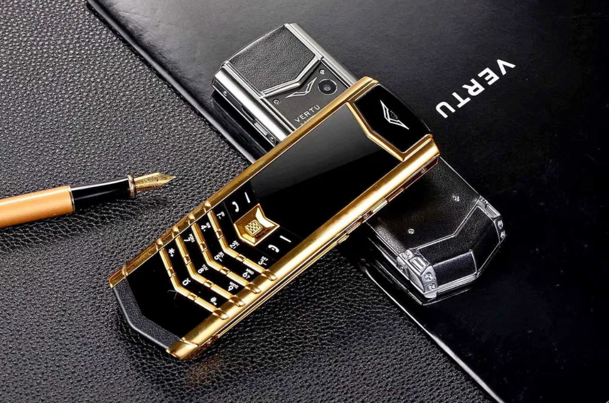 TỔNG HỢP NHỮNG MẪU ĐIỆN THOẠI VERTU SIGNATURE S VÀNG KHỐI ĐẸP NHẤT 2023