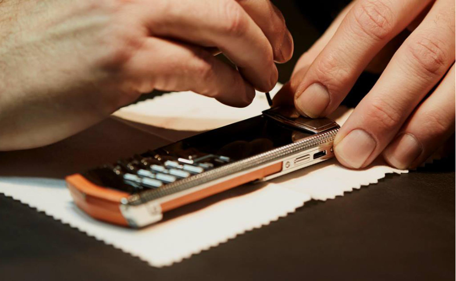 Thủ công là nguyên lý sản xuất cốt lõi của Vertu