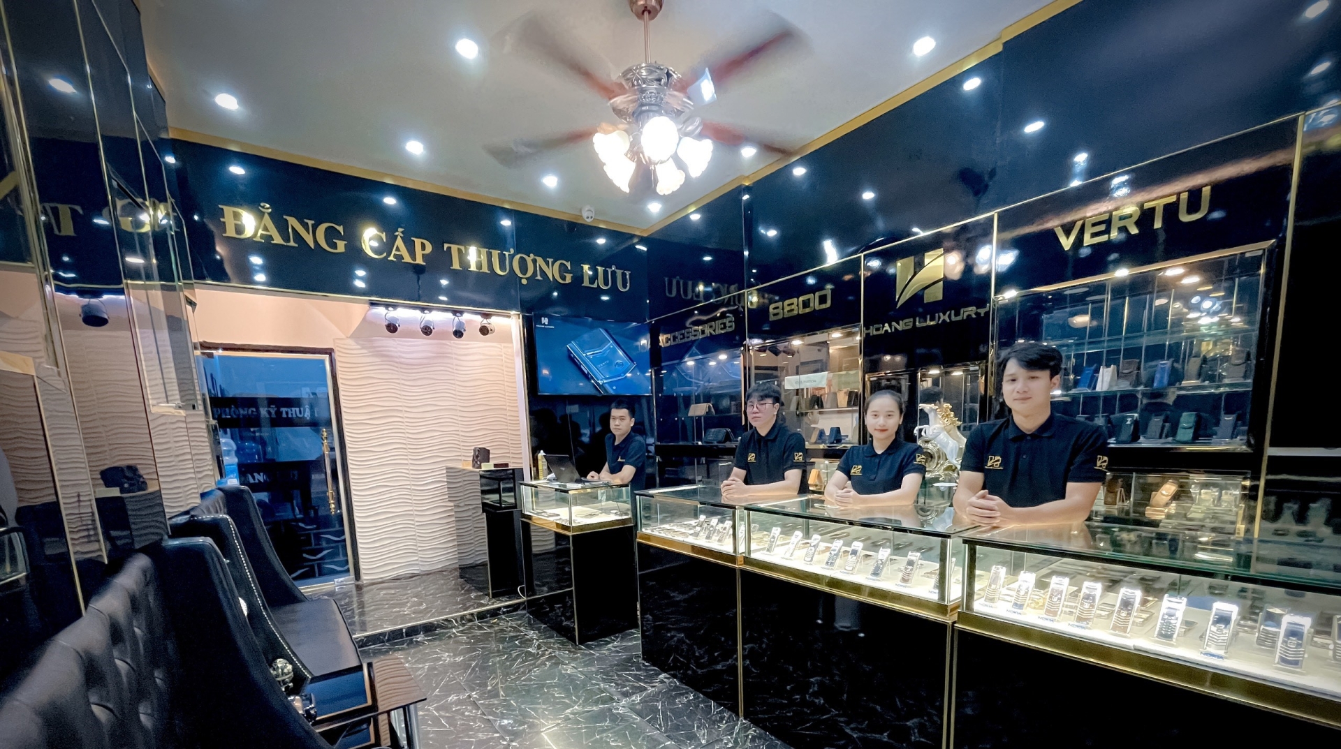 showroom hoàng luxury