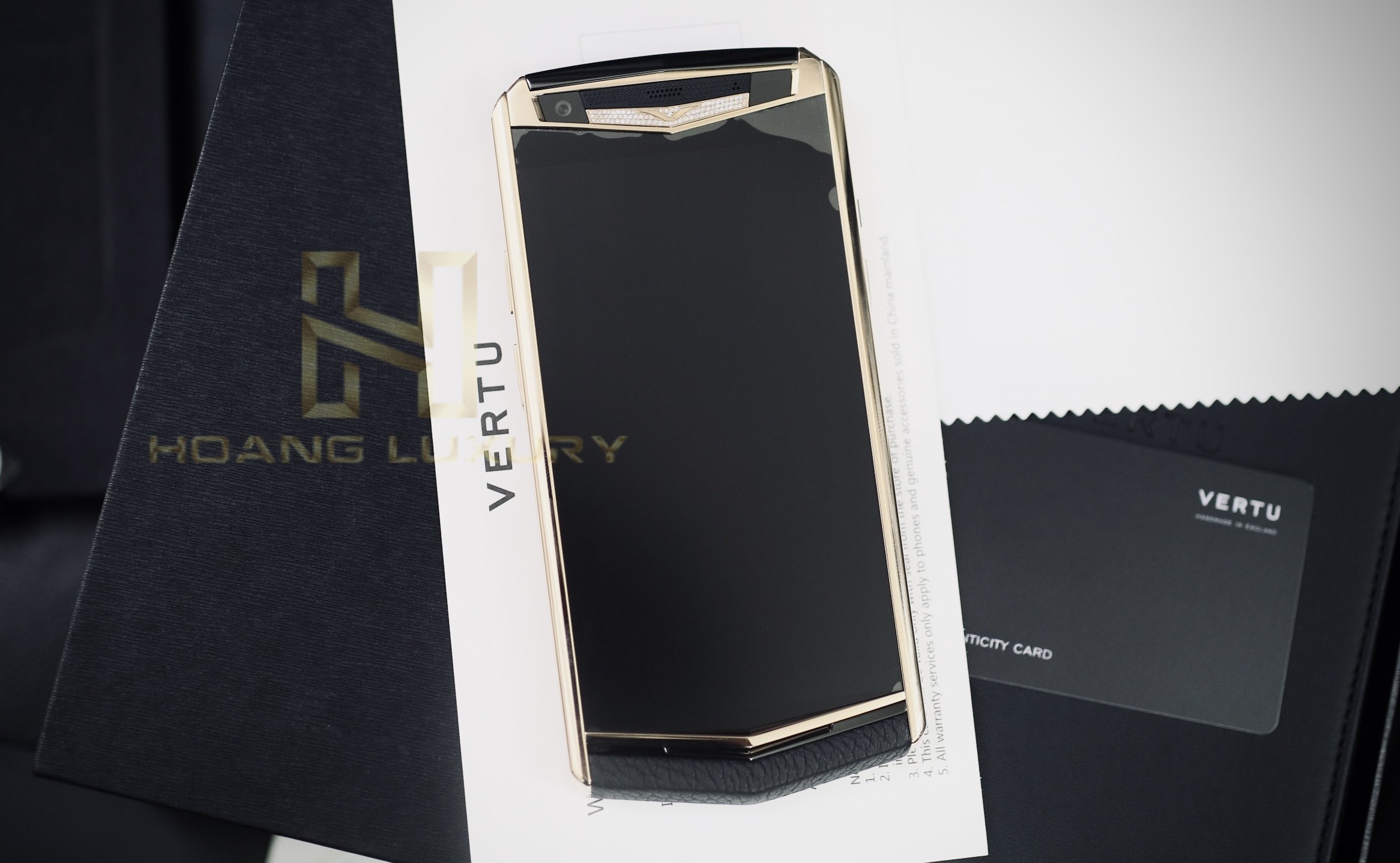 Vertu Aster P Vàng Khối Full Gold giá 380 triệu đồng