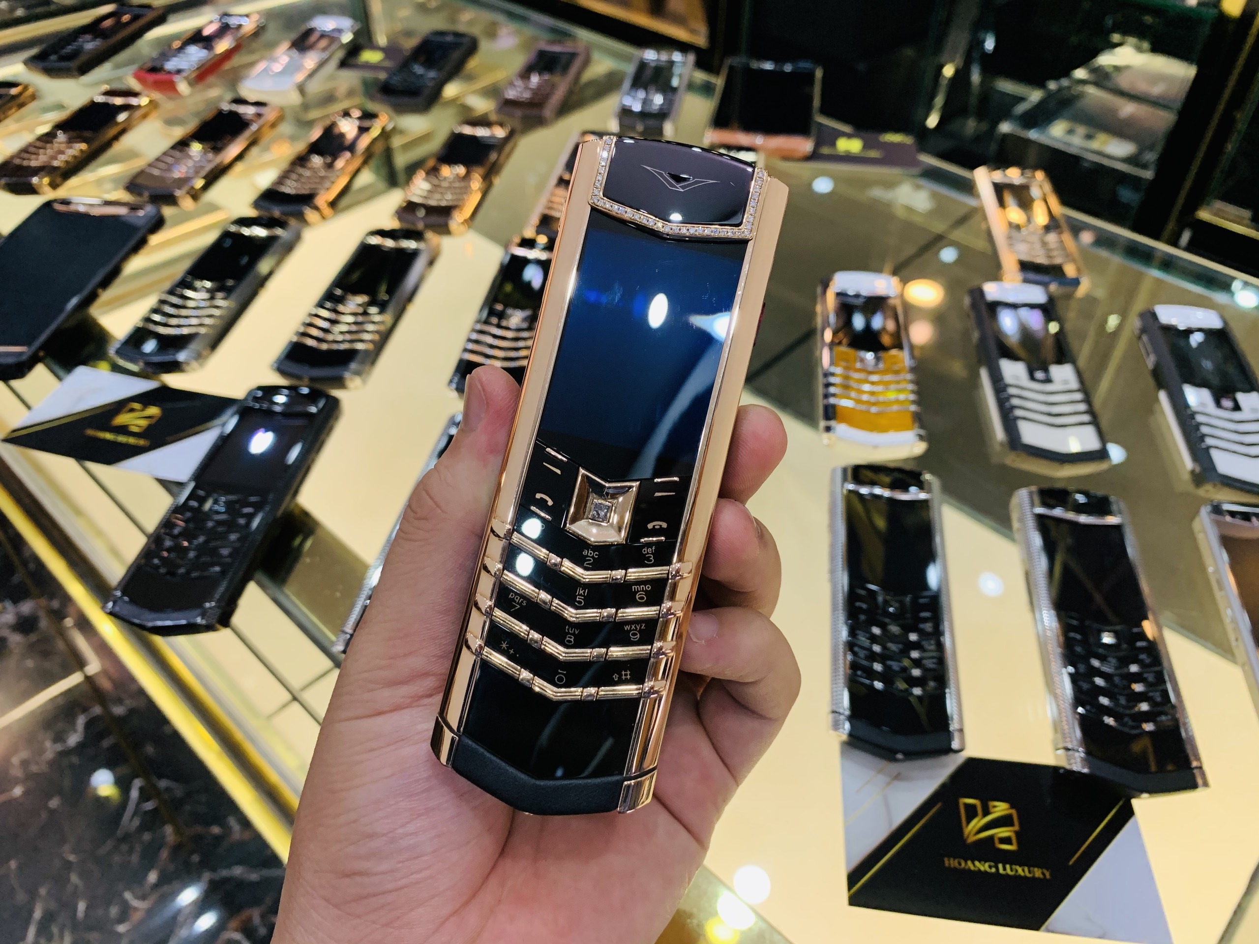 ĐIỂM QUA NHỮNG MẪU VERTU SIGNATURE S ĐẮT XẮT RA MIẾNG HIỆN NAY