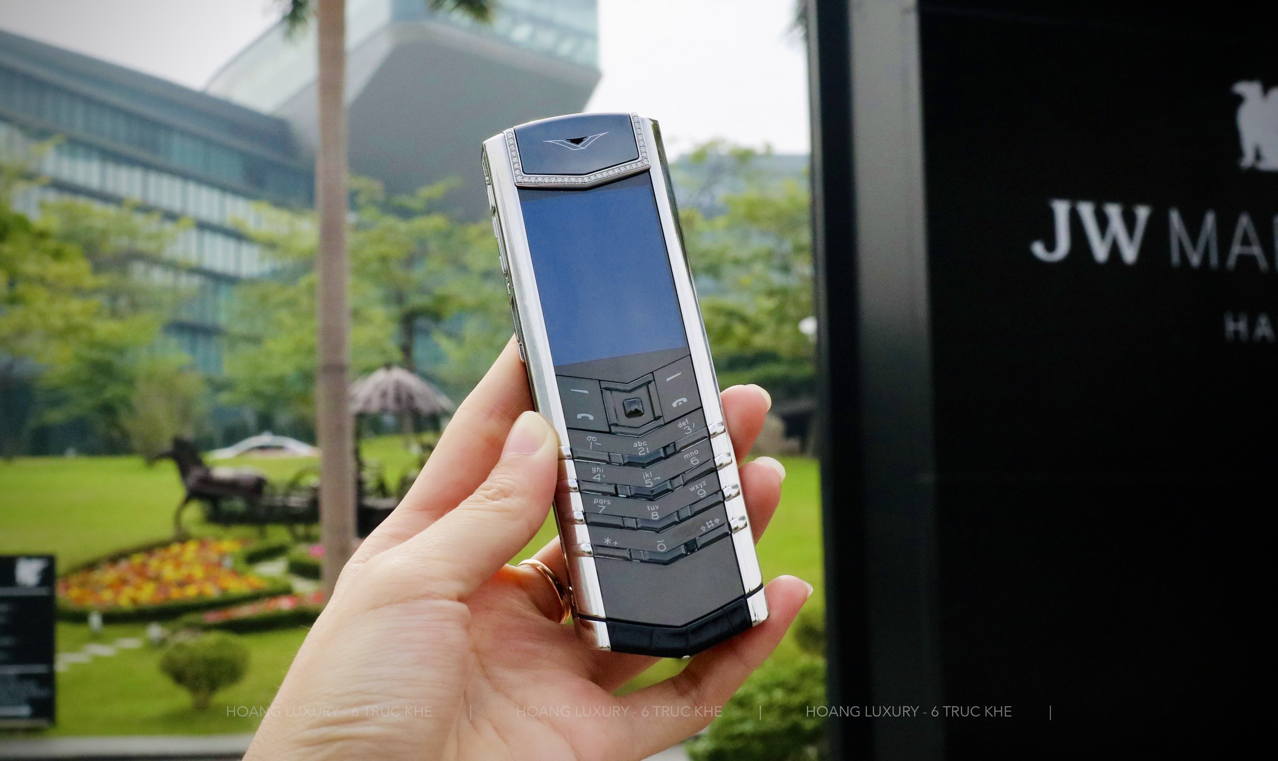 VERTU SIGNATURE S BLACK ALLIGATOR SKIN DIAMONDS