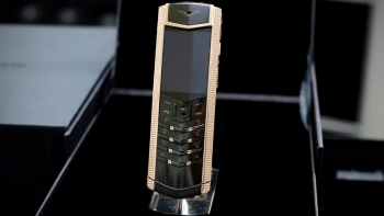 Signature S Clous De Paris Rose Gold