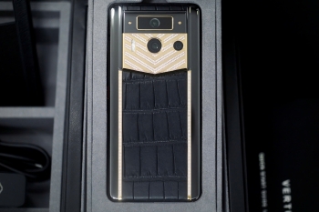 METAVERTU 2 GENERATION LUXURY CUSTOM MADE GOLD WITH DIAMONDS ALLIGATOR BLACK