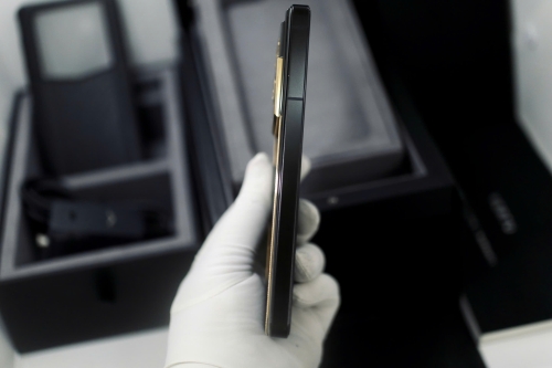 METAVERTU 2 GENERATION LUXURY CUSTOM MADE GOLD WITH DIAMONDS ALLIGATOR BLACK