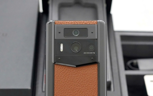 METAVERTU 2ND GENERATION CALF LEATHER WEB3 AI PHONE - BROWN