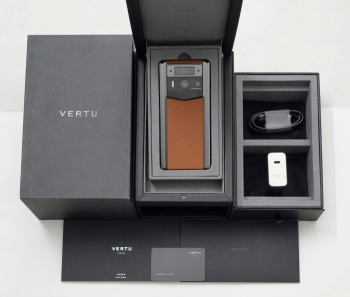 METAVERTU 2ND GENERATION CALF LEATHER WEB3 AI PHONE - BROWN