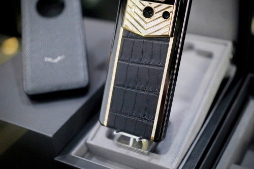 METAVERTU 2 GENERATION LUXURY CUSTOM MADE GOLD WITH DIAMONDS ALLIGATOR BLACK