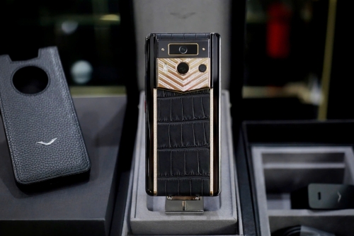 METAVERTU 2 GENERATION LUXURY CUSTOM MADE GOLD WITH DIAMONDS ALLIGATOR BLACK