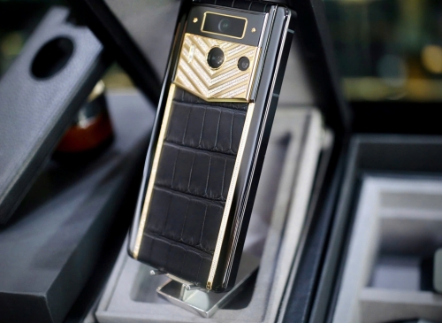 METAVERTU 2 GENERATION LUXURY CUSTOM MADE GOLD WITH DIAMONDS ALLIGATOR BLACK