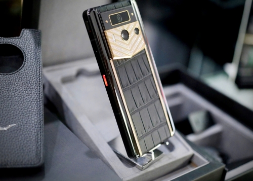 METAVERTU 2 GENERATION LUXURY CUSTOM MADE GOLD WITH DIAMONDS ALLIGATOR BLACK