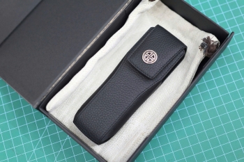 Bao da điện thoại XOR da togo logo vàng hồng