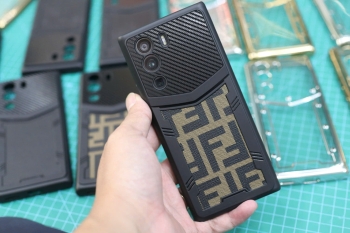 Ốp lưng METAVERTU 1