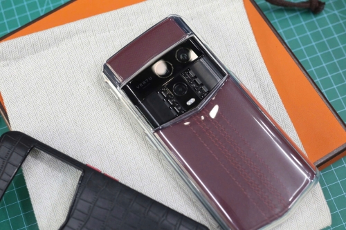 Ốp Silicon Vertu Agent Q