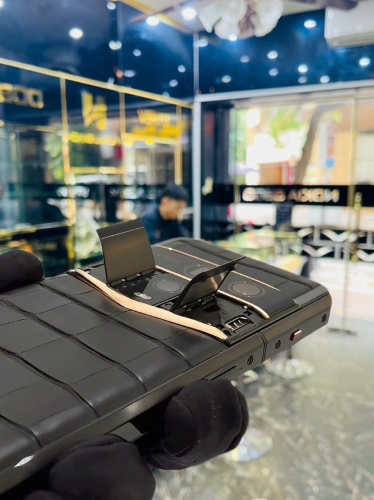 Vertu Agent Q Black Premium Set Single Gold Accent Iron Black Alli 1TB