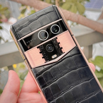 VERTU AGENT Q VÀNG KHỐI ĐIỂM KIM CƯƠNG CUSTOM