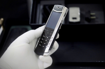 Vertu Signature S Steel Ceramic Sapphire Key